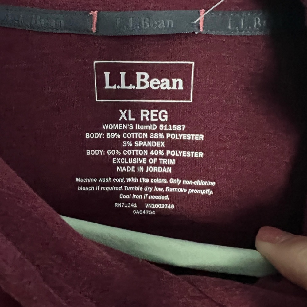 L.L. Bean Women's cozy pullover in deep port heather burgundy - Picture 3 of 8